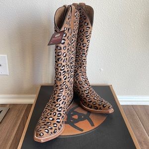 Women’s Ariat boot. Size 9